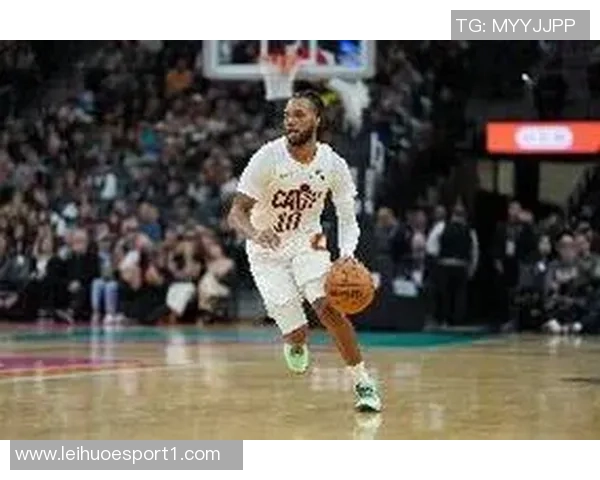 加兰表现低迷16投仅7中贡献16分1板8助2断罚球命中率惨淡正负值为负24